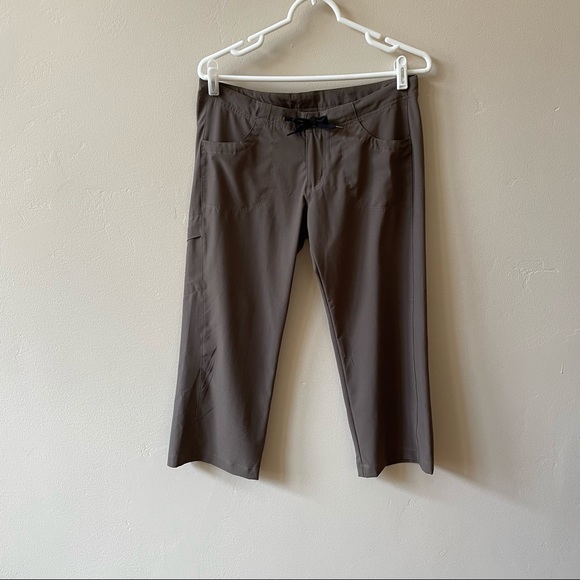Patagonia Pants - ❤️SOLD❤️ PATAGONIA ATHLETIC HIKING CAPRIS BROWN SZ 6